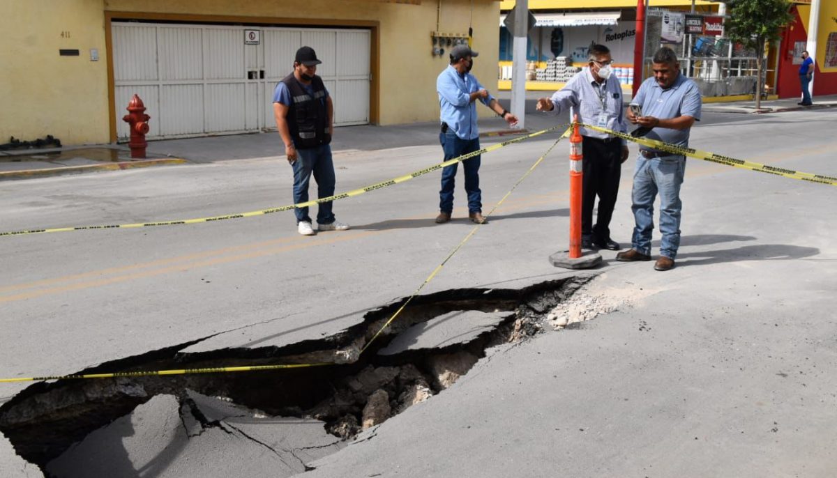 Tardará 6 semanas reparar el socavón; tiene 3.7 metros de profundidad – Periódico Zócalo | Noticias de Saltillo, Piedras Negras, Monclova, Acuña - Vimarsana News