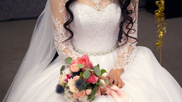 Diseñador de modas recicla mil 500 cubrebocas para crear un hermoso vestido de novia – Periódico Zócalo | Noticias de Saltillo, Piedras Negras, Monclova, Acuña - Vimarsana News