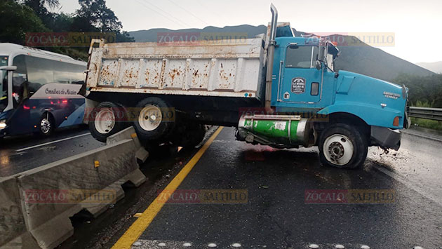 Derrapa camión en tramo Los Chorros y entorpece vialidad de la 57 – Periódico Zócalo | Noticias de Saltillo, Piedras Negras, Monclova, Acuña - Vimarsana News