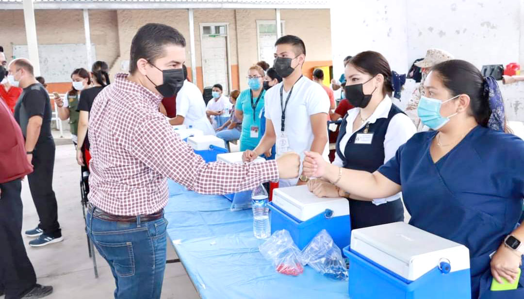 Destaca alcalde Julio Long respuesta en vacunación – Periódico Zócalo | Noticias de Saltillo, Piedras Negras, Monclova, Acuña - Vimarsana News