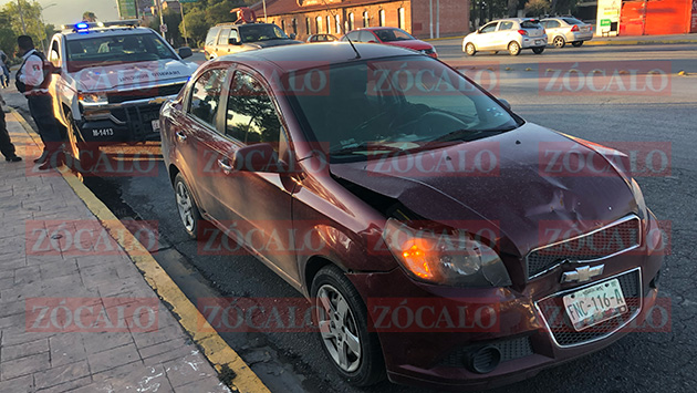 Conductor no alcanzó a frenar y choca a taxista en calles de la Zona ...
