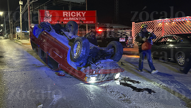 Conductor se queda dormido al volante y su esposa toma el control para ...