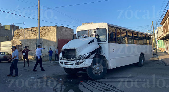 Choque entre ruta urbana y transporte de personal deja cuatro ...