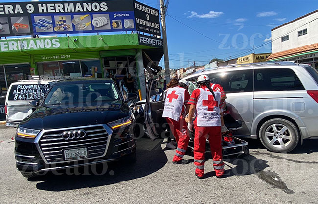 Conductora se pasa alto y provoca aparatoso accidente en el Centro de ...