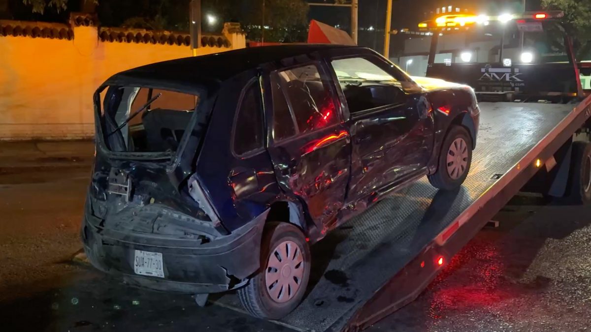 Conductor ignora semáforo y causa aparatoso accidente en el Centro de ...