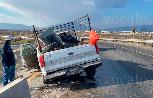Pierde el control por conducir a exceso de velocidad y sufre aparatoso ...