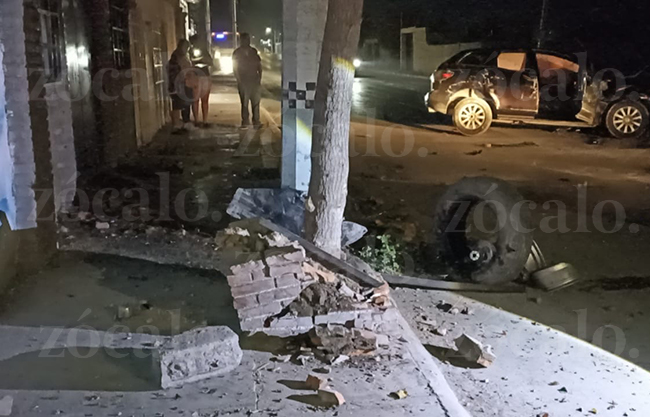 Conductor provoca volcadura en la colonia Evaristo Pérez Arreola y huye ...